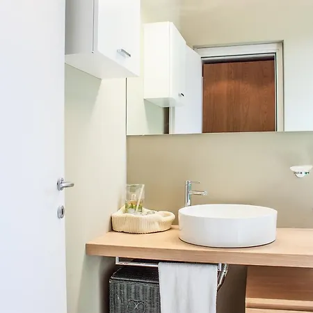 Delightful A Few Steps From Port